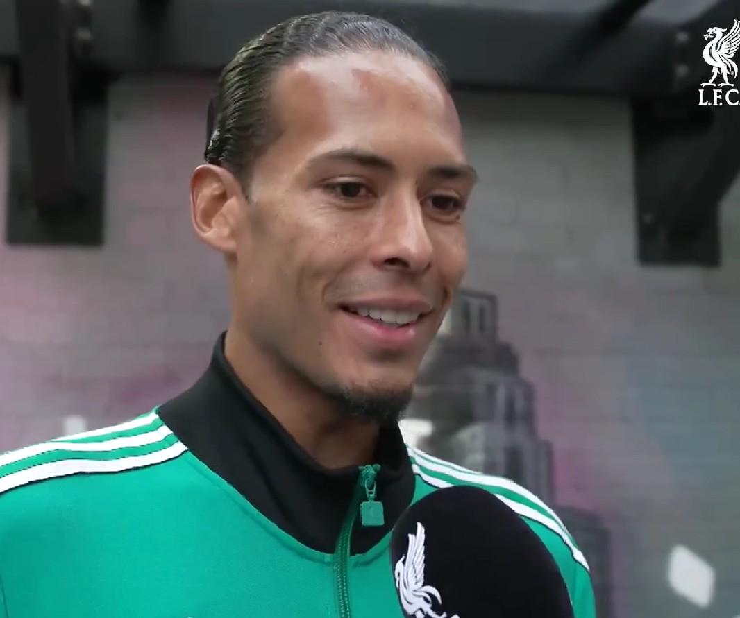 展顺利, 看英超, src