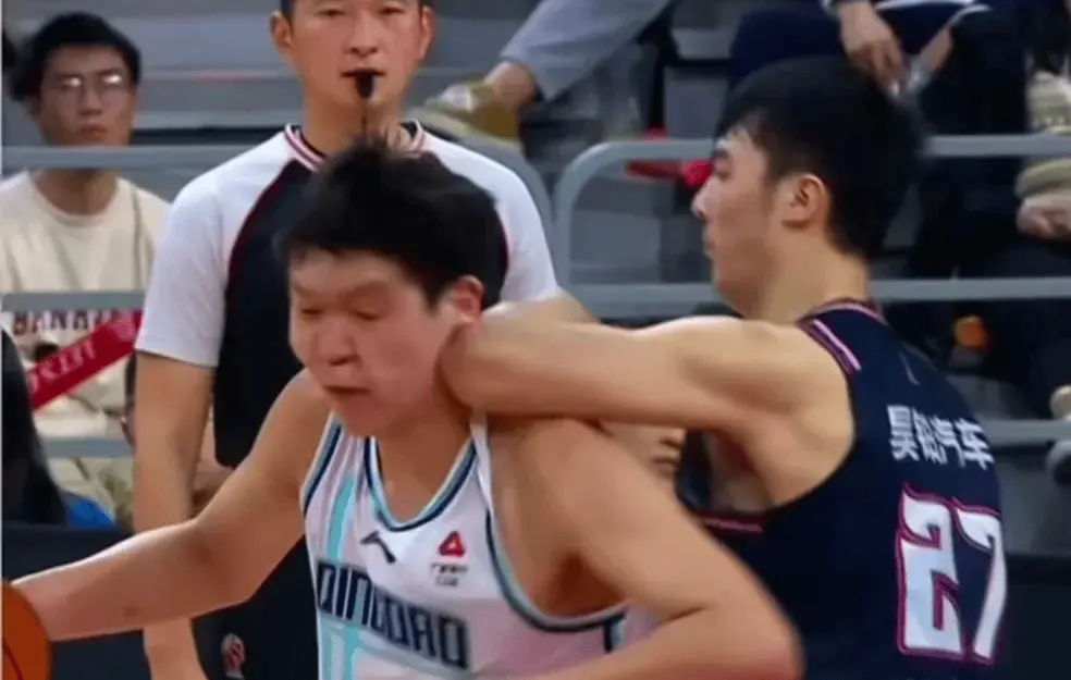 犯规动作 犯规动作